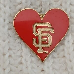 Collectible San Francisco GIANTS Enamel & Gold Heart Pin 2002